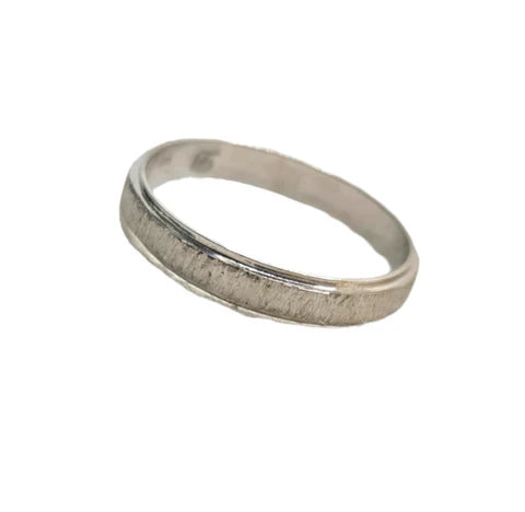 טבעת נישואין בגימור מוברש עדין | זהב צהוב 14 קראט | דגם נגה