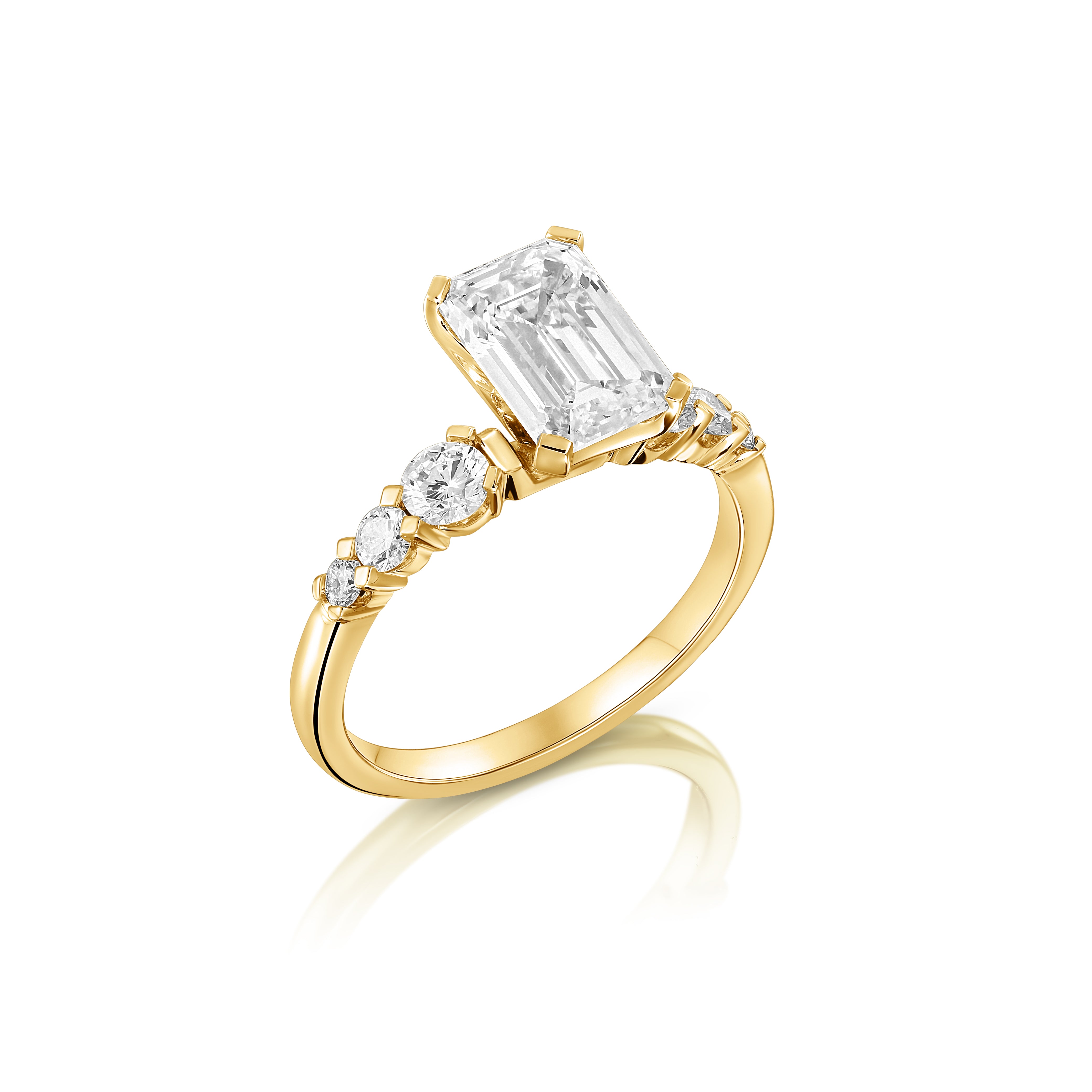 טבעת יהלום מרכזי עם שיבוץ צדדי | יהלומי מעבדה CVD | גודל כולל 2.60 קראט | זהב לבן 14 קראט | דגם טליה