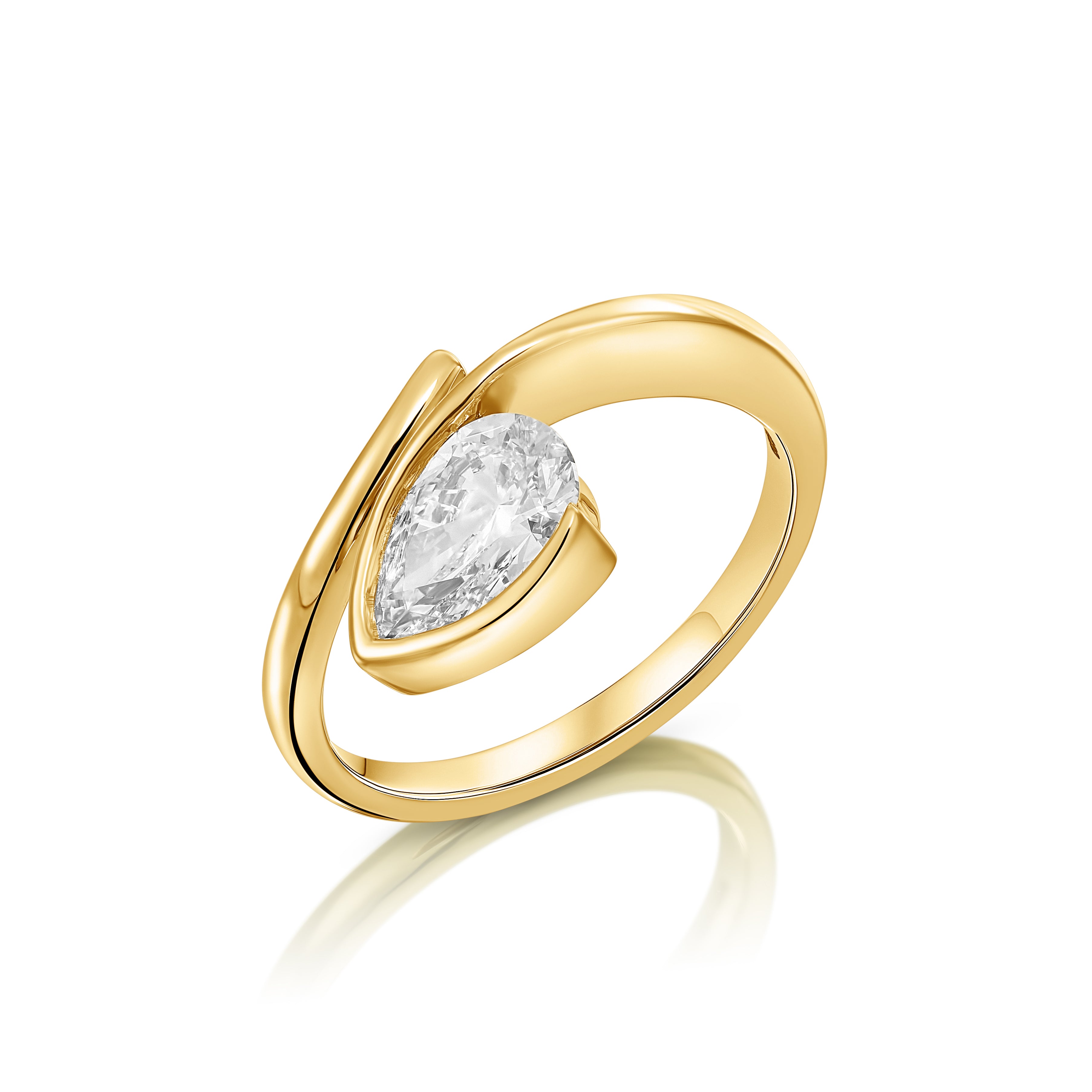 טבעת סוליטר יוקרתית עם שיבוץ מרכזי בצורת טיפה | יהלומי מעבדה CVD | גודל 1.018 קראט | זהב לבן 14 קראט | דגם אסנת