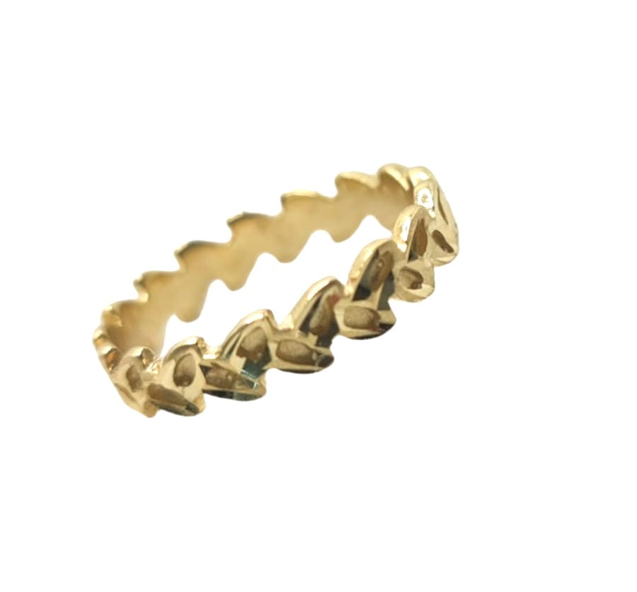 טבעת נישואין בעיצוב עלי כותרת מחורצים | זהב לבן 14 קראט | דגם אלינור